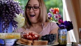 安娜吃瓜协会,网络红人的瓜田奇遇记